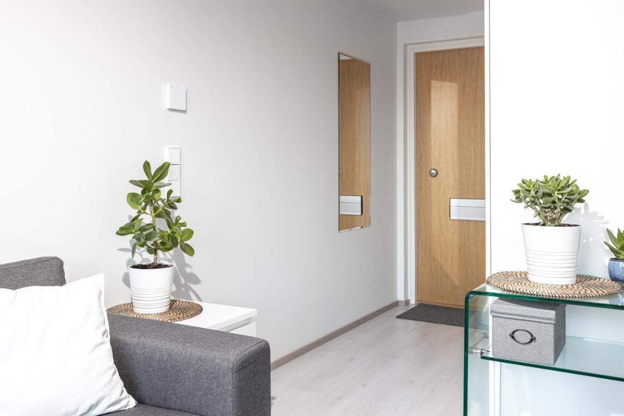 Valoisa Parvekkeellinen Kaksio, Oma Parkkipaikka Apartment Tampere Exterior foto